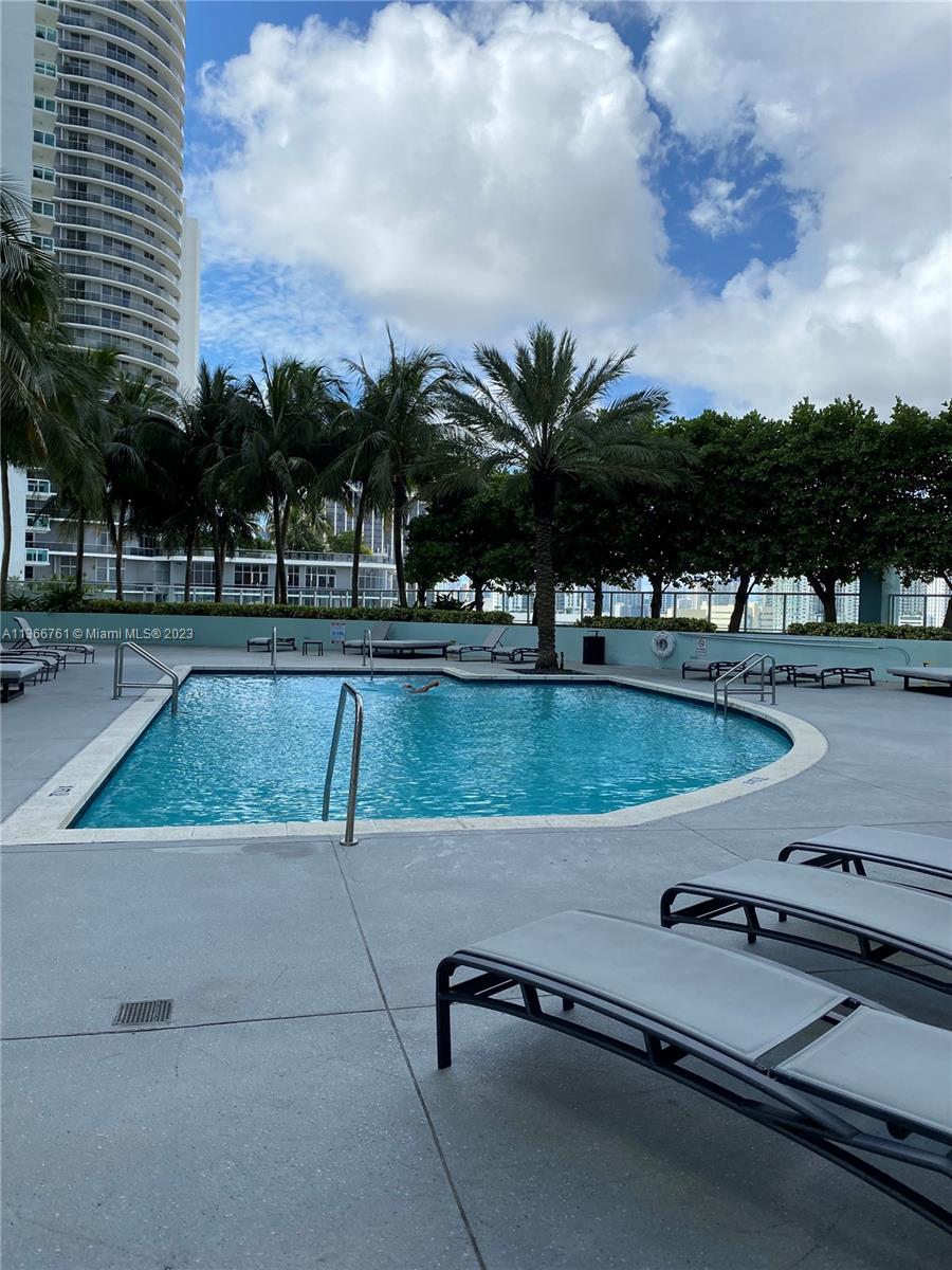 QUANTUM ON THE BAY CONDO - Residential