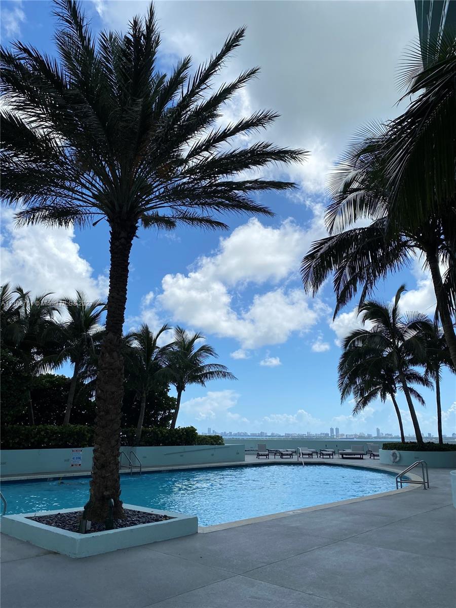 QUANTUM ON THE BAY CONDO - Residential