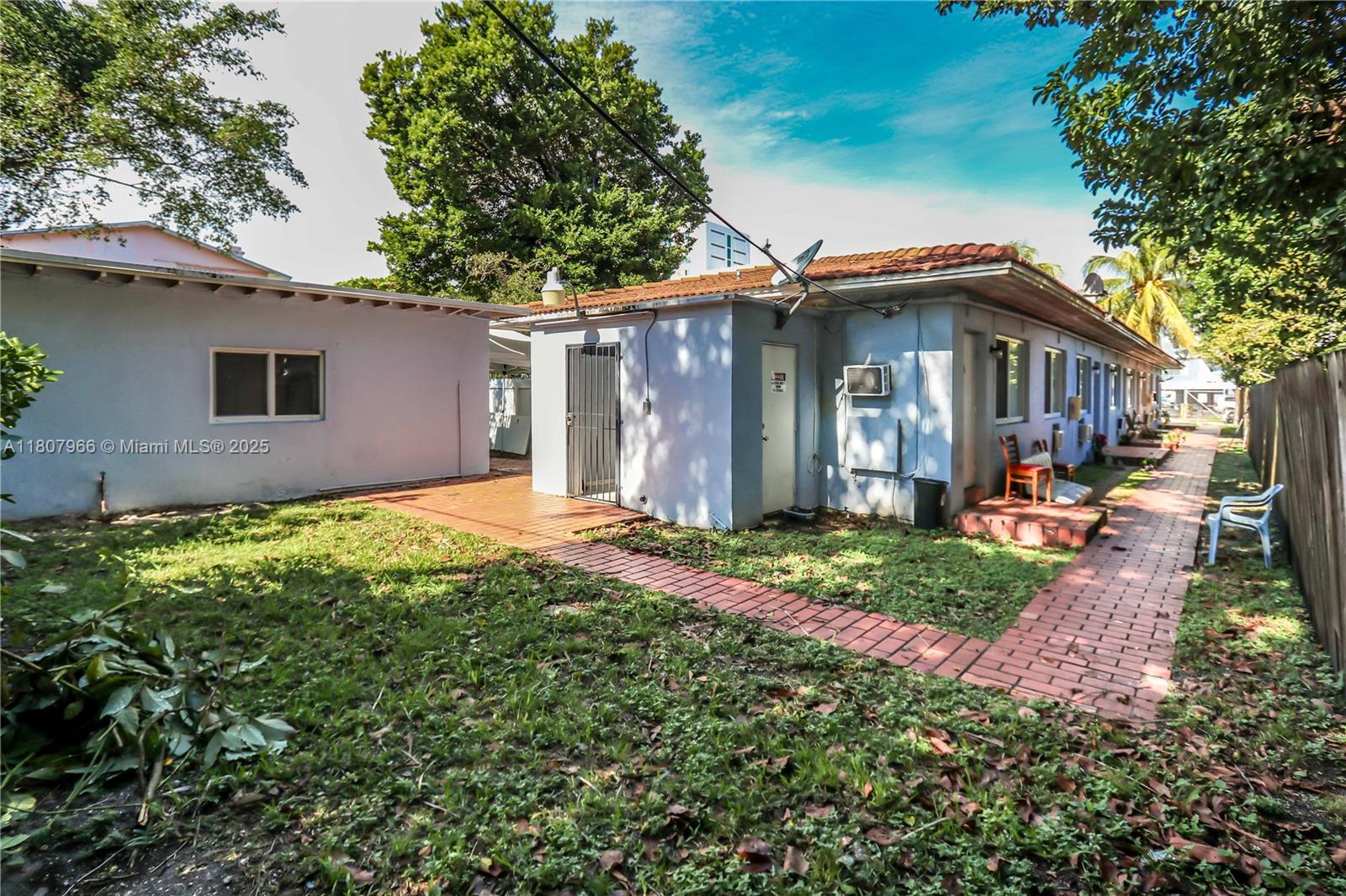 BRICKELLS RIVERVIEW - Residential Lease