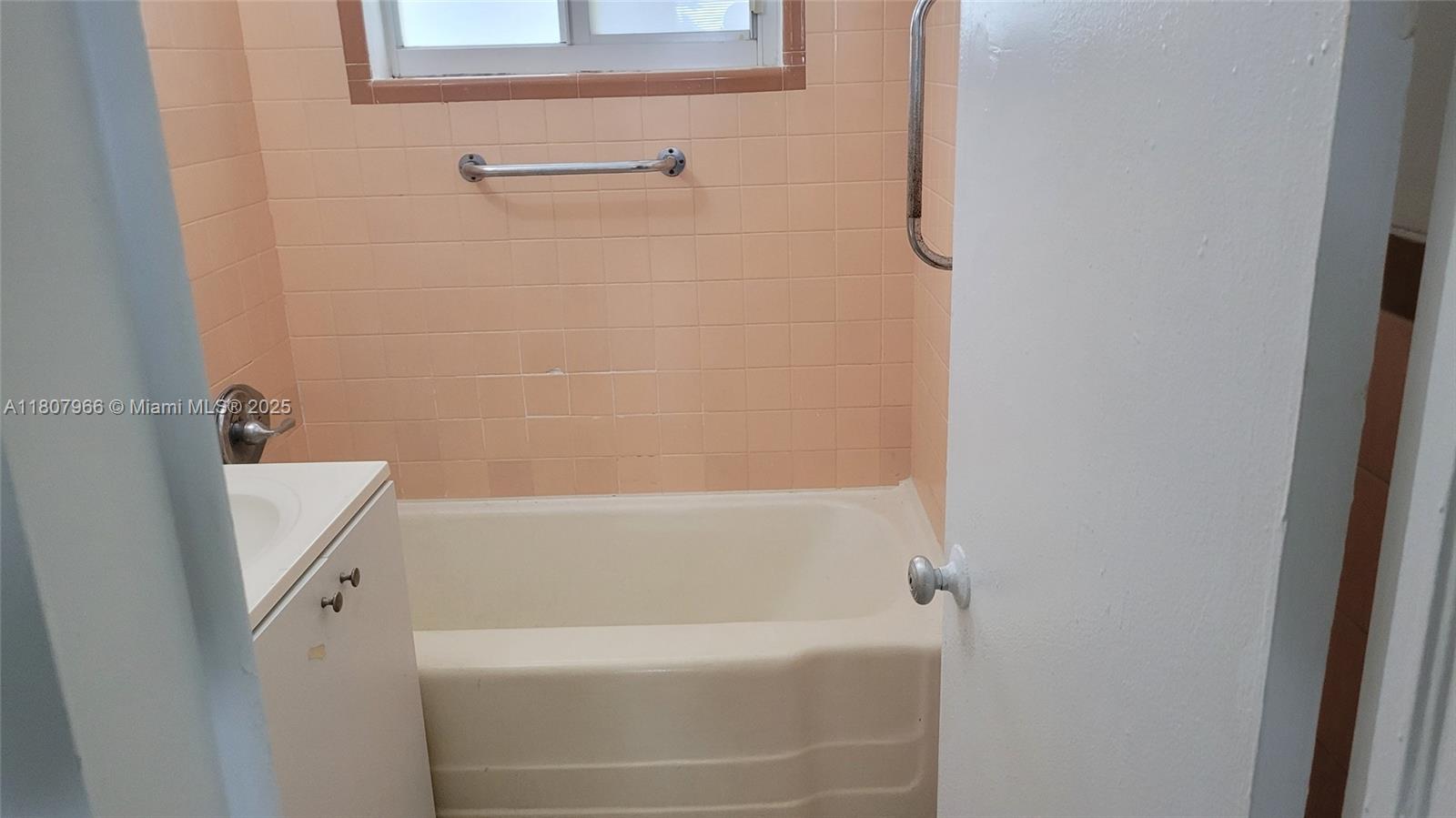 BRICKELLS RIVERVIEW - Residential Lease