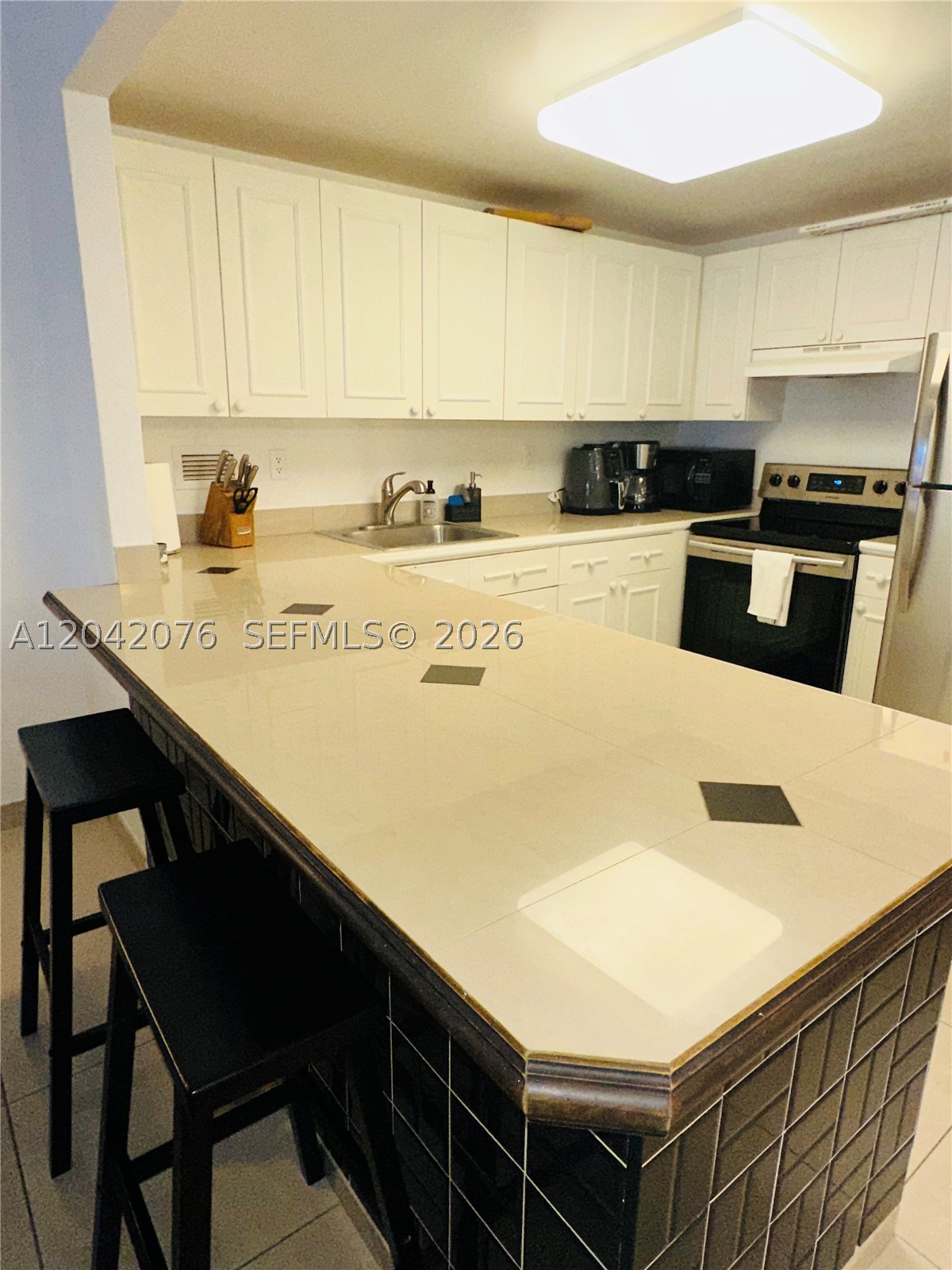 RONEY PALACE CONDO - Residential Lease