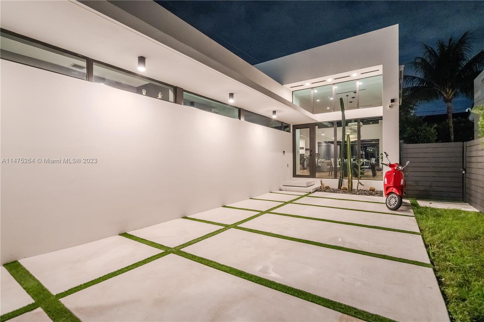 SHADOWLAWN EXTENSION SUB - Residential Lease