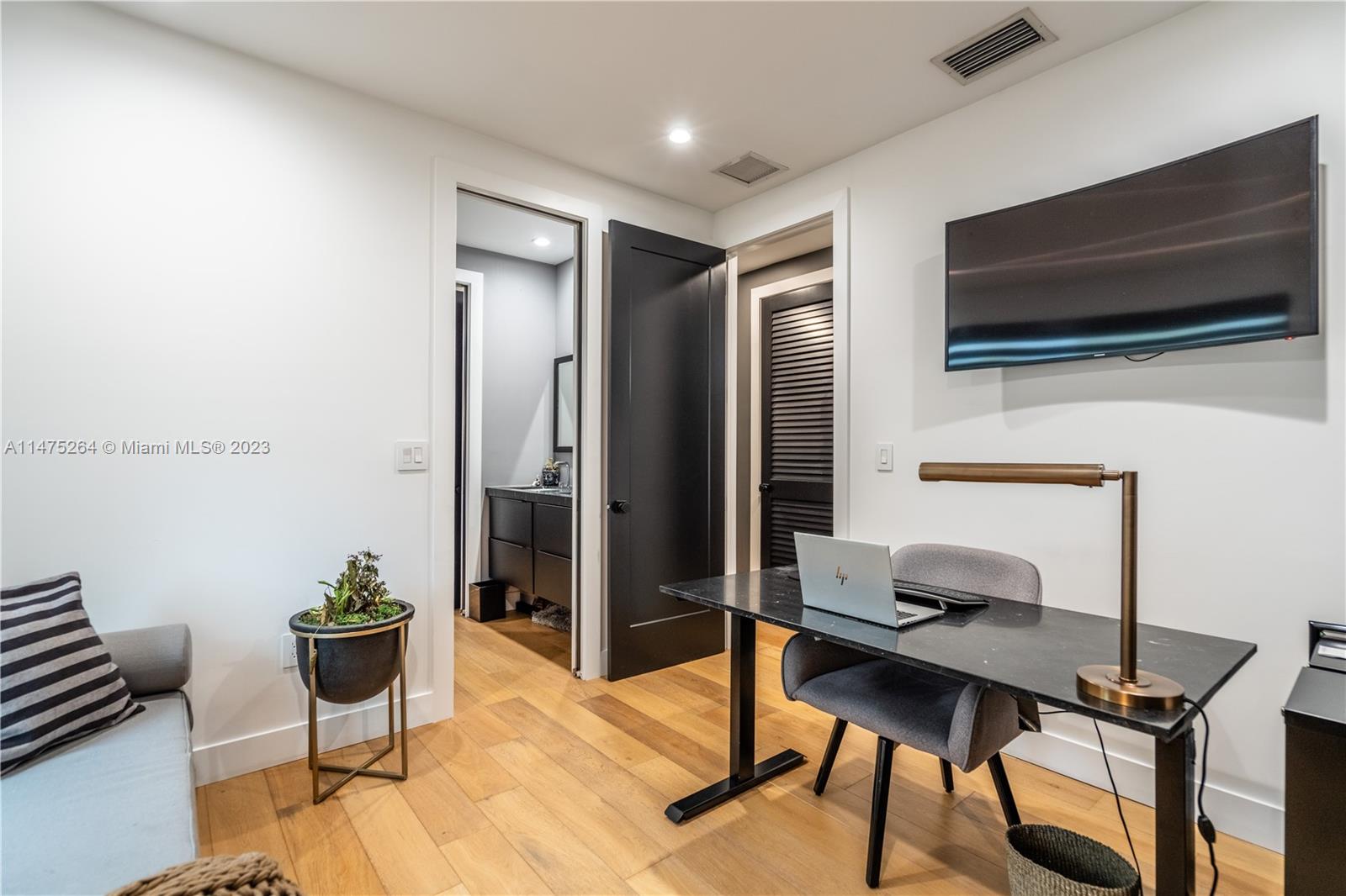 SHADOWLAWN EXTENSION SUB - Residential Lease
