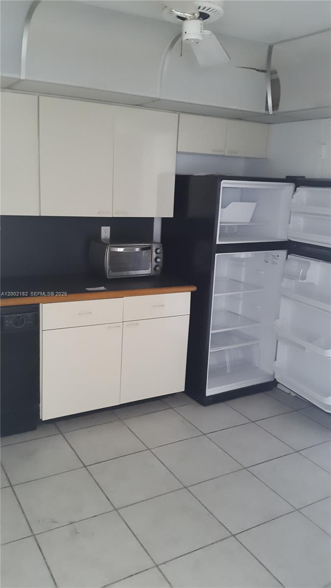 COMMODORE PLAZA CONDO - Residential Lease
