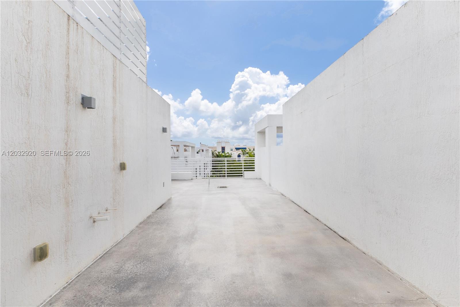 ONE BAY CONDO - Residential