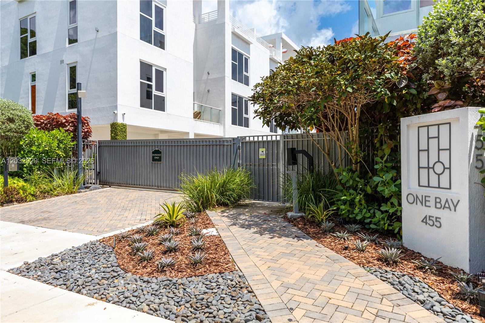 ONE BAY CONDO - Residential