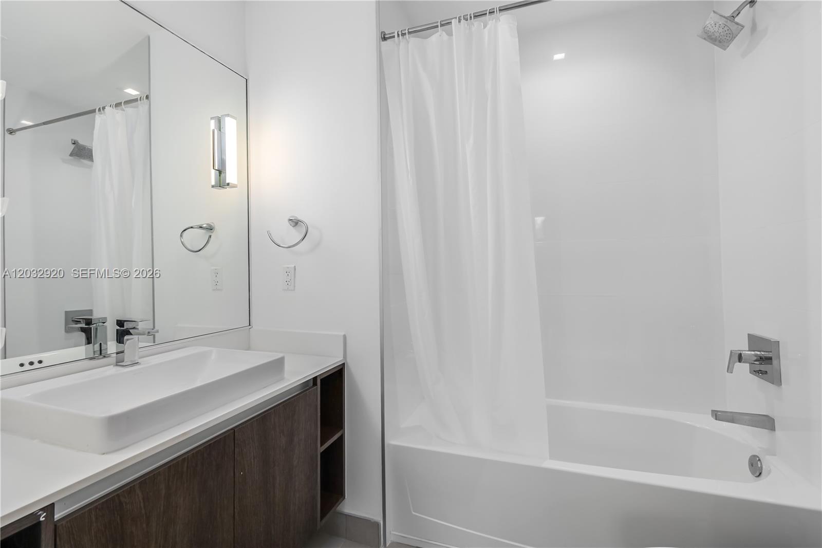 ONE BAY CONDO - Residential