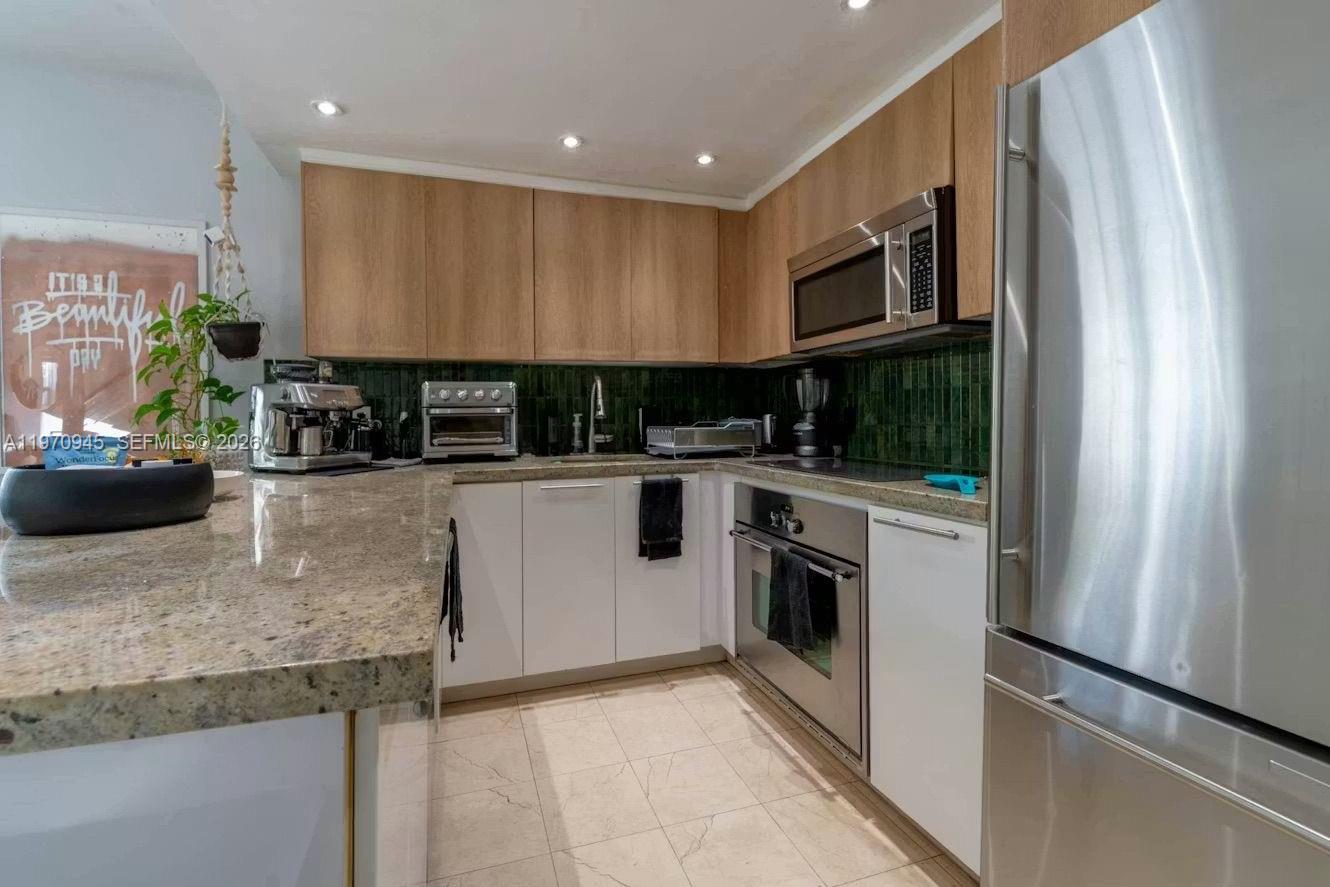 CASA 40 CONDO - Residential Lease