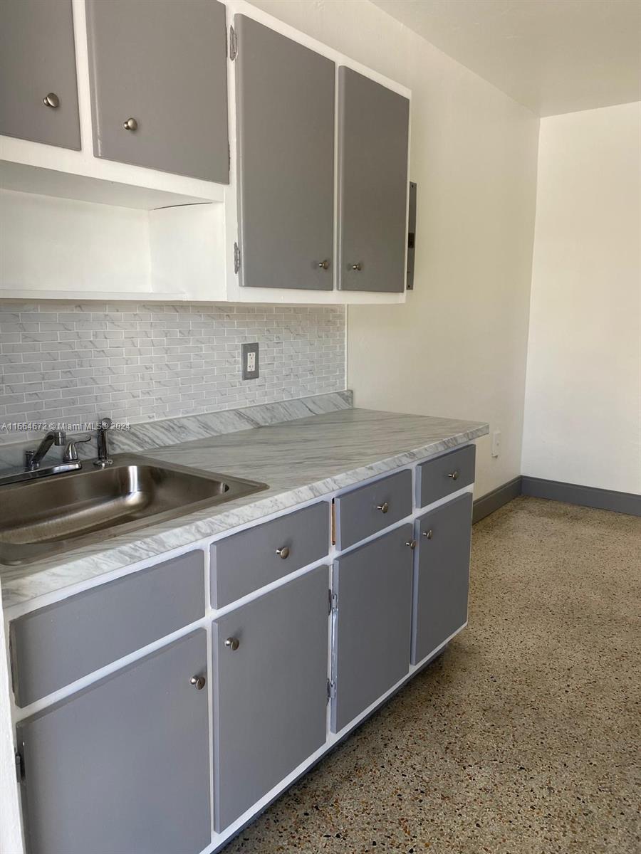 This freshly repainted 1-bedroom, 1-bathroom apartment boasts abundant natural light throughout. The bedroom includes a well-organized closet, and the bathroom has been fully renovated for a modern feel. The kitchen is equipped with a gas stove, ideal for those who enjoy cooking. Located within walking distance of Little Havana, the Brickell Metrorail, and Brickell Plaza, this unit offers unmatched convenience and accessibility. Comes with 1 assigned parking space in a highly sought-after area. Fast approval