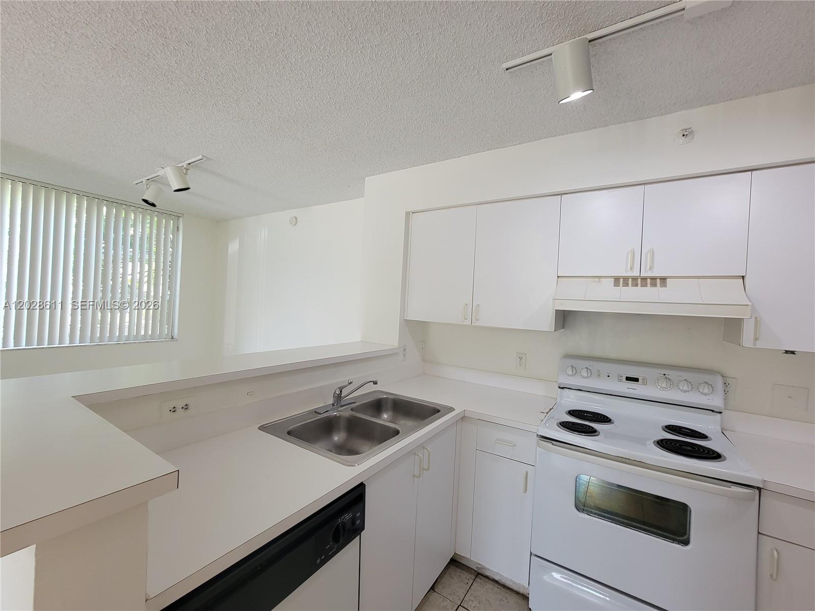 ST ANDREWS CONDO - Residential Lease