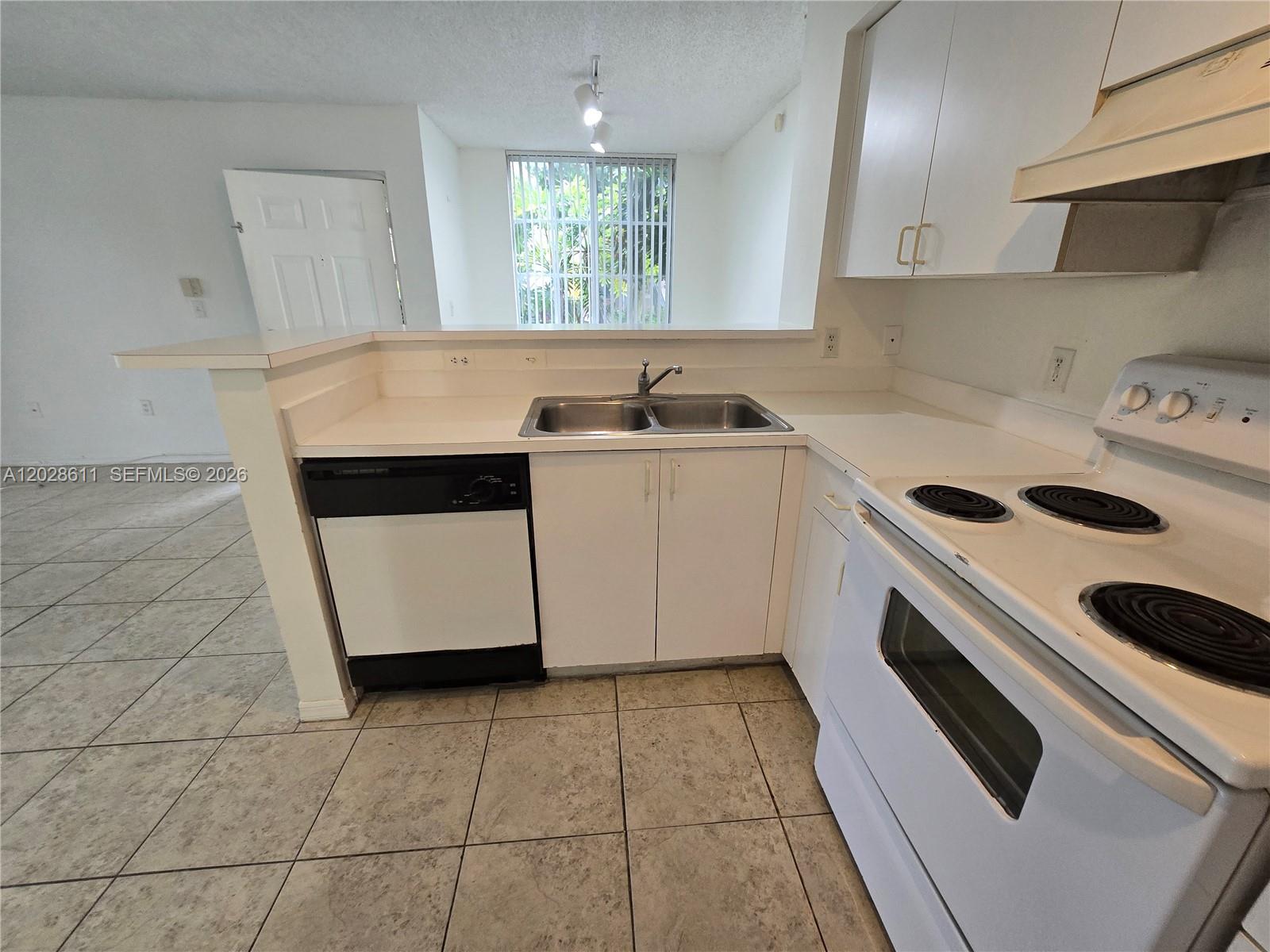 ST ANDREWS CONDO - Residential Lease