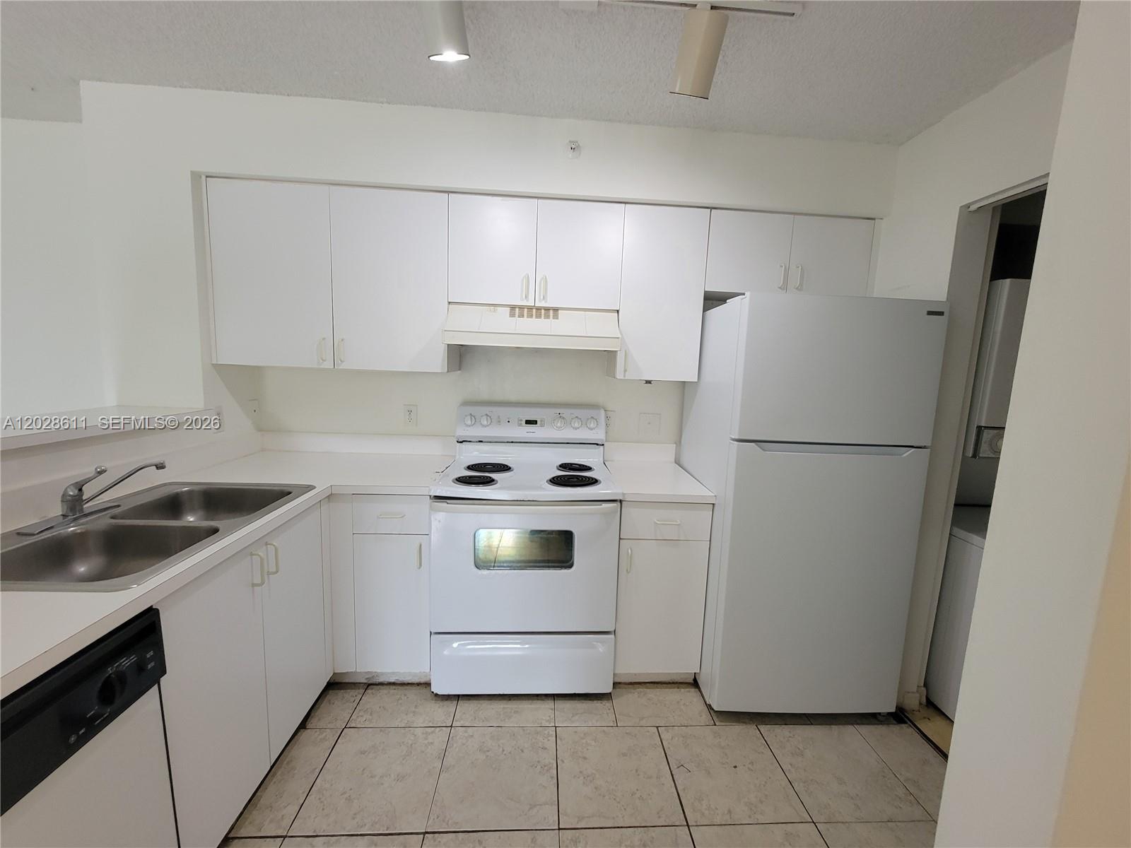 ST ANDREWS CONDO - Residential Lease