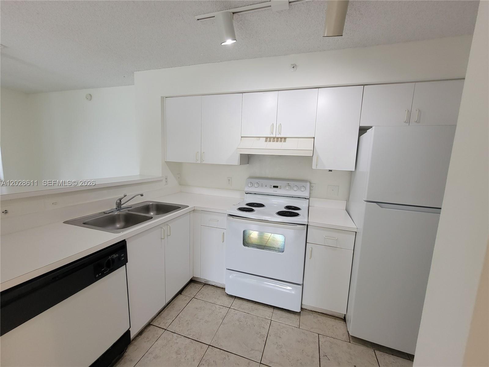 ST ANDREWS CONDO - Residential Lease