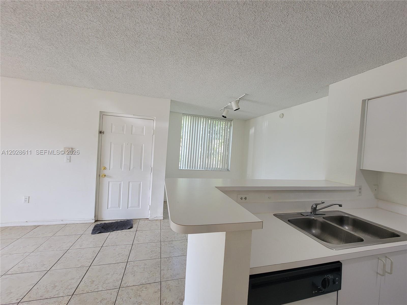 ST ANDREWS CONDO - Residential Lease