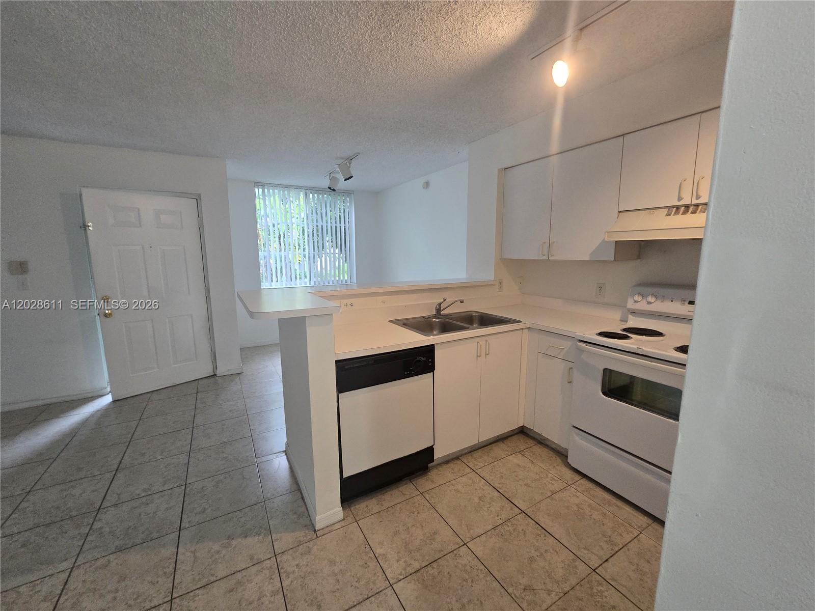 ST ANDREWS CONDO - Residential Lease