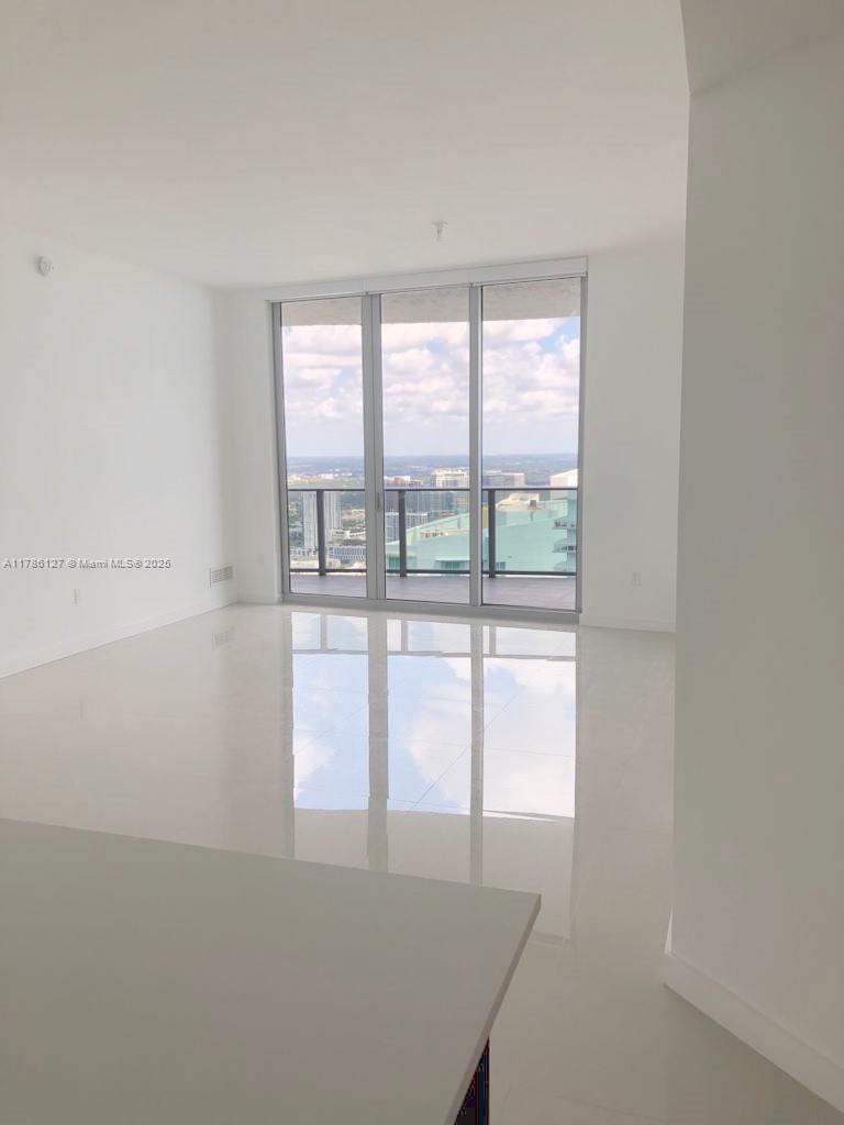 ARIA ON THE BAY CONDO - Residential