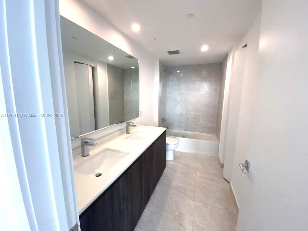 ARIA ON THE BAY CONDO - Residential