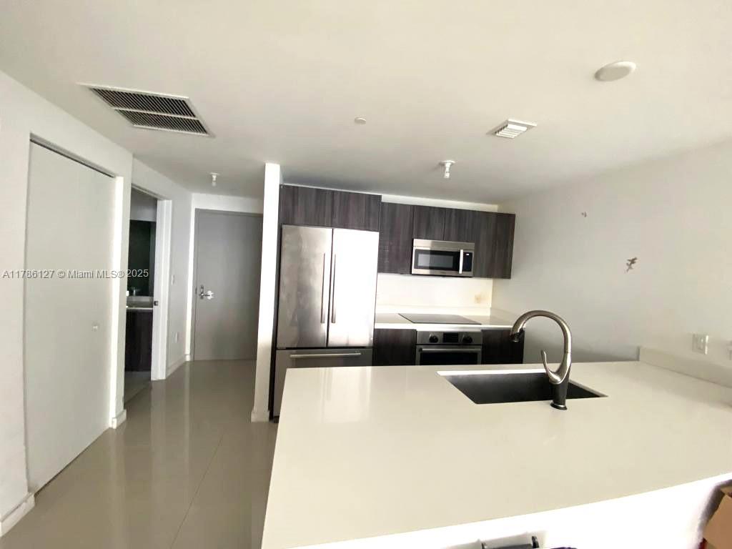ARIA ON THE BAY CONDO - Residential