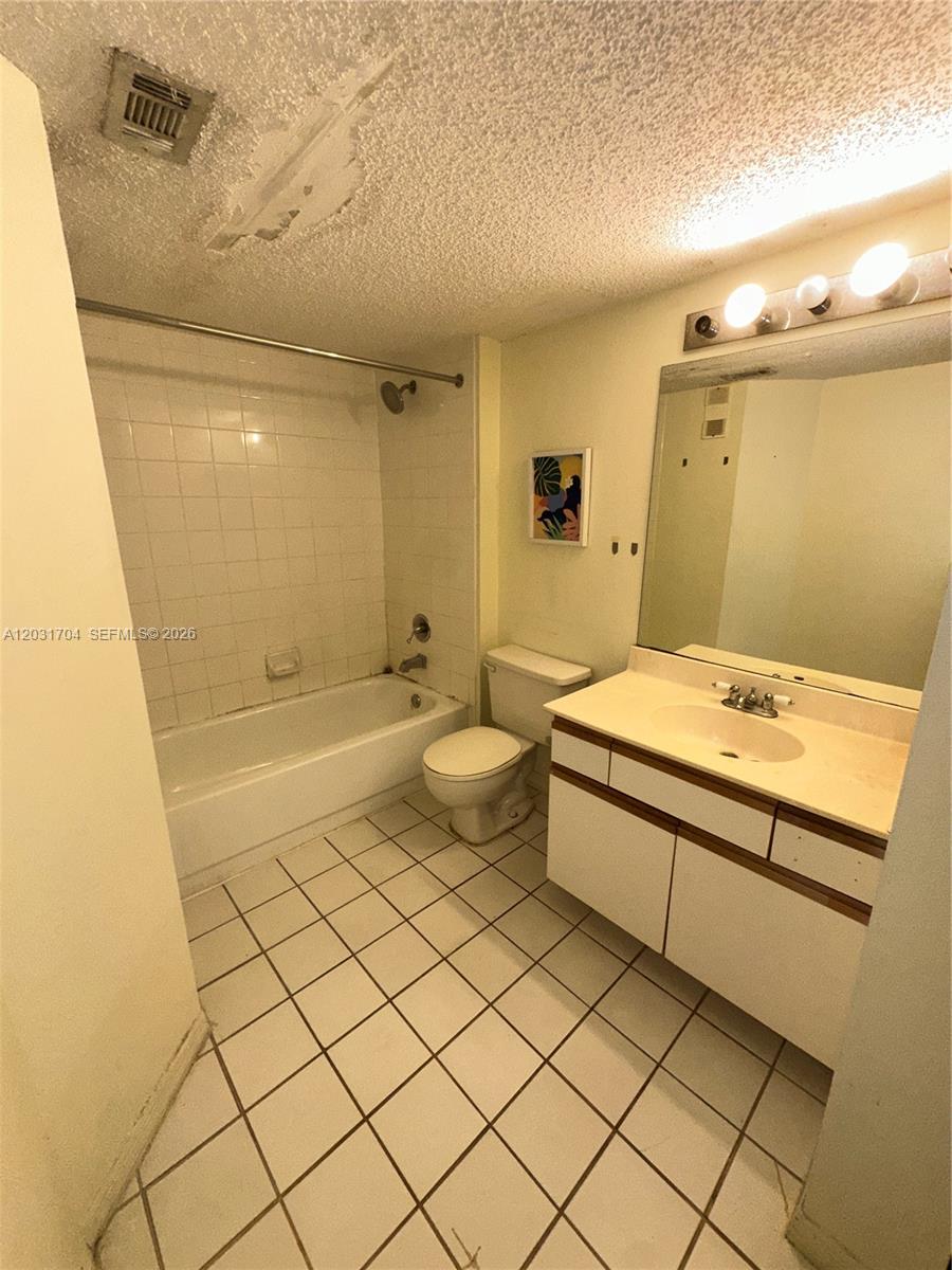 WINDWARD LAKES CONDO - Residential