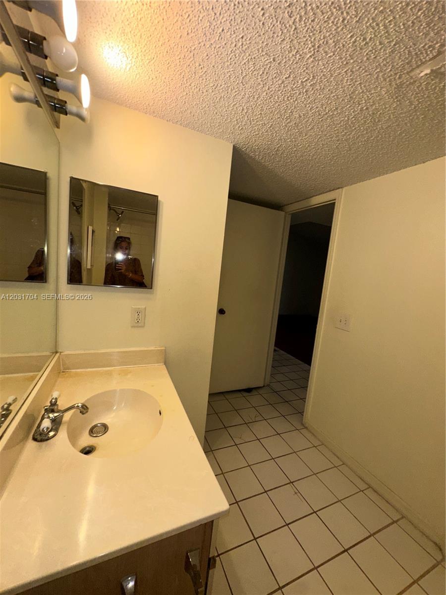 WINDWARD LAKES CONDO - Residential
