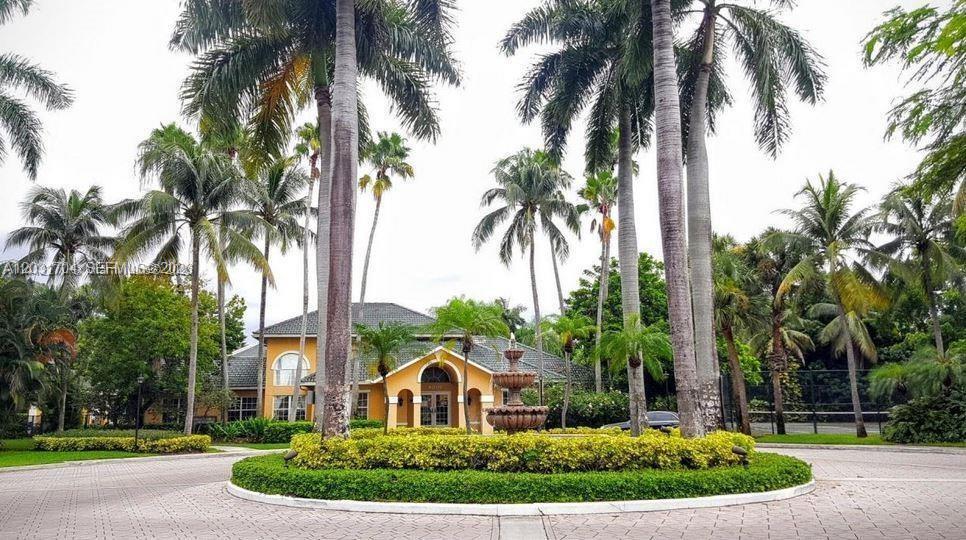 WINDWARD LAKES CONDO - Residential