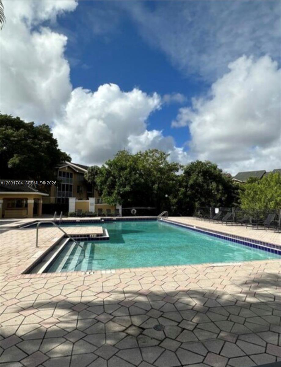 WINDWARD LAKES CONDO - Residential