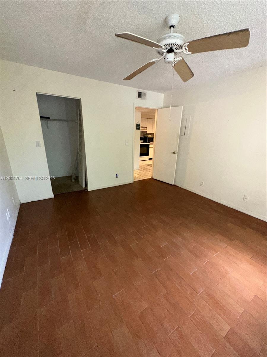 WINDWARD LAKES CONDO - Residential