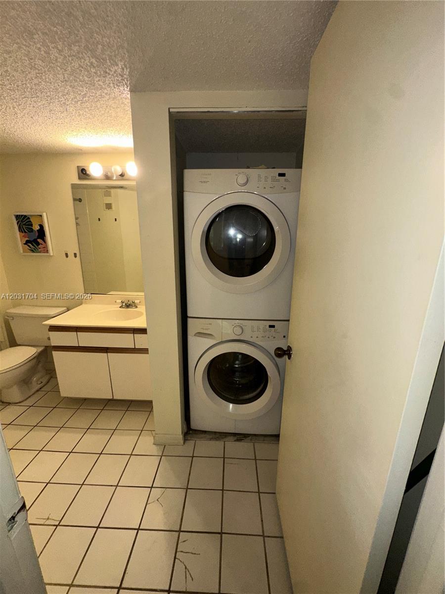 WINDWARD LAKES CONDO - Residential