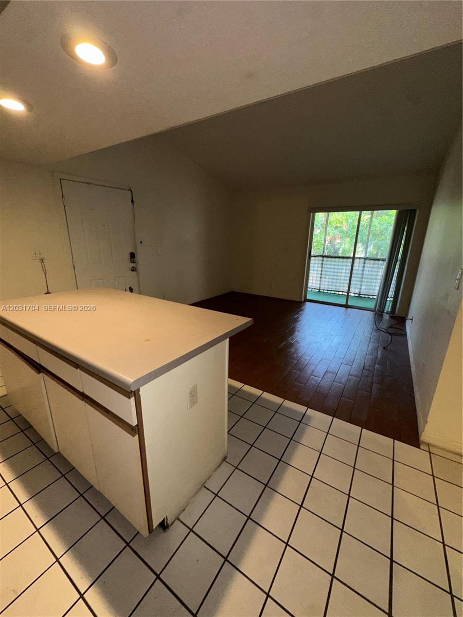 WINDWARD LAKES CONDO - Residential
