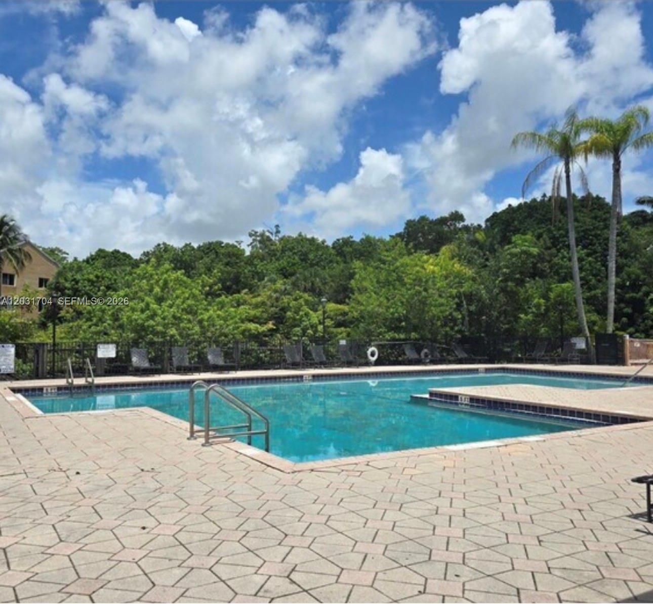 WINDWARD LAKES CONDO - Residential