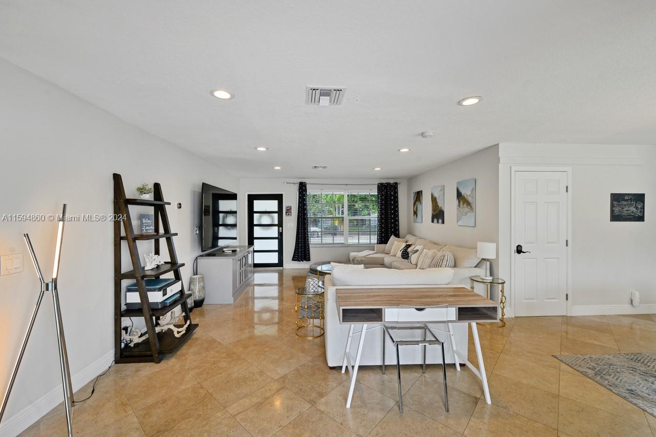CORAL RIDGE ISLES - Residential