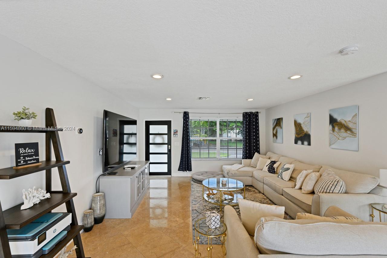 CORAL RIDGE ISLES - Residential