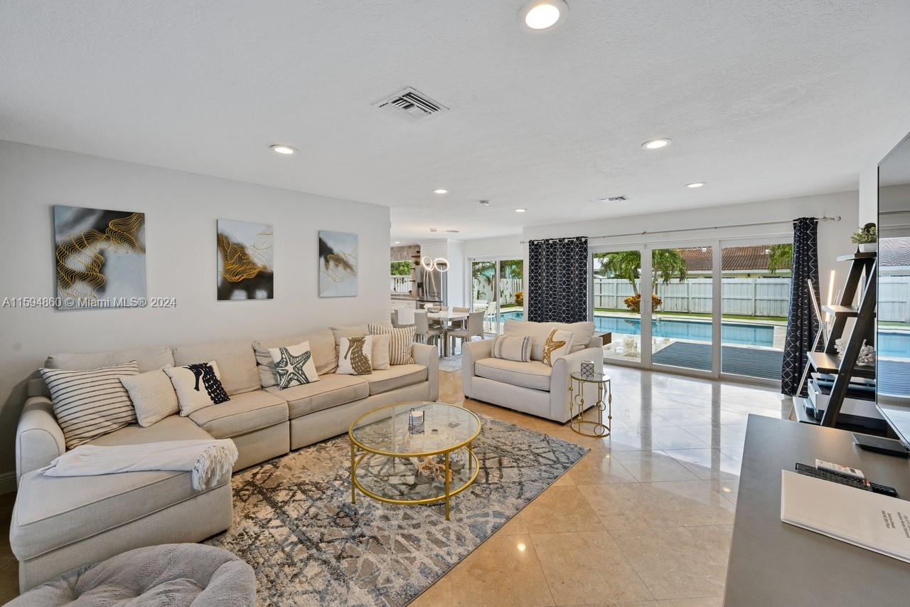 CORAL RIDGE ISLES - Residential