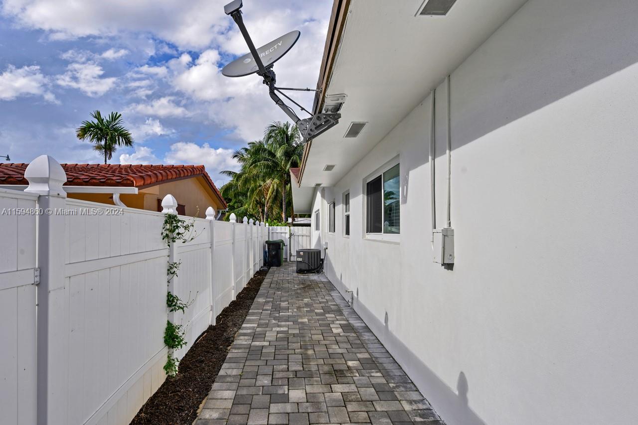 CORAL RIDGE ISLES - Residential