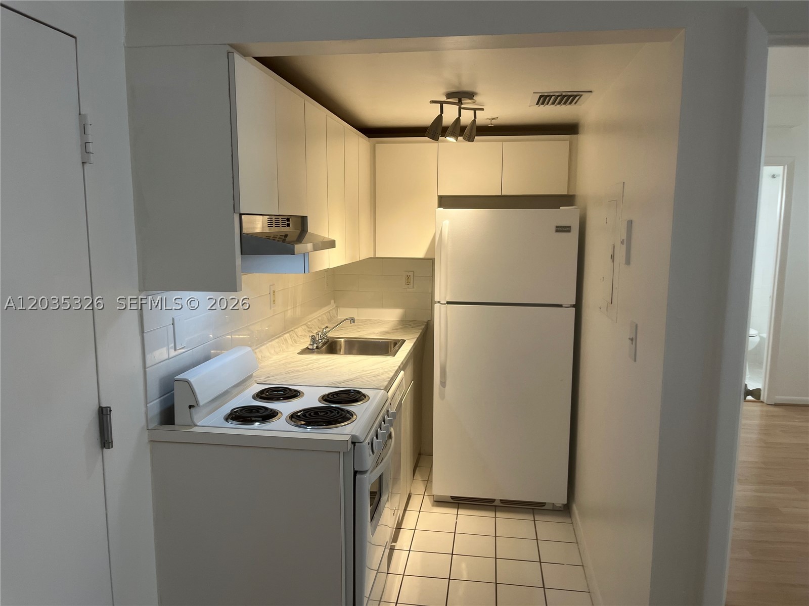 OHIO APARTMENT BLDG CONDO - Residential Lease
