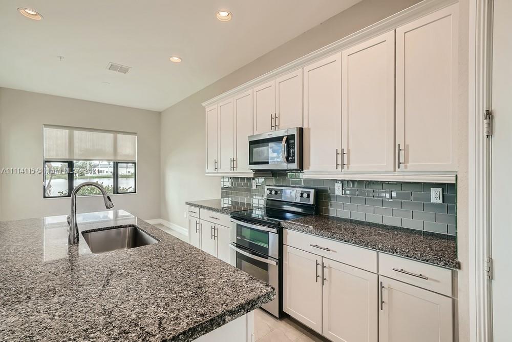 Pembroke Lakes South 119-1 - Residential