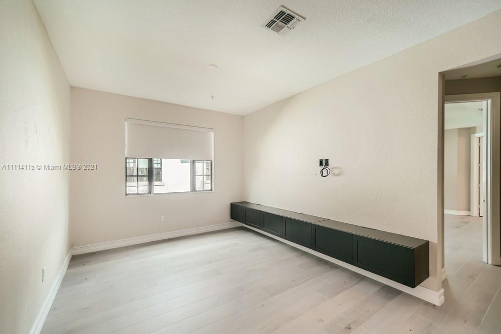 Pembroke Lakes South 119-1 - Residential