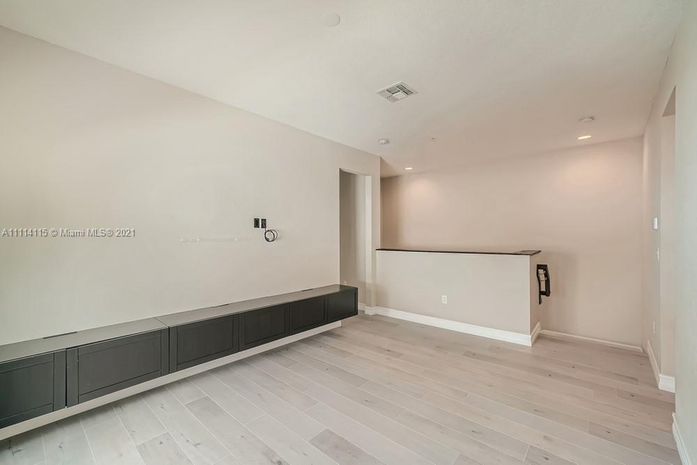 Pembroke Lakes South 119-1 - Residential