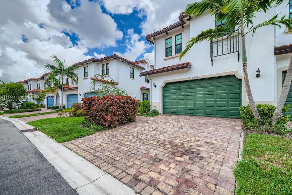 Pembroke Lakes South 119-1 - Residential