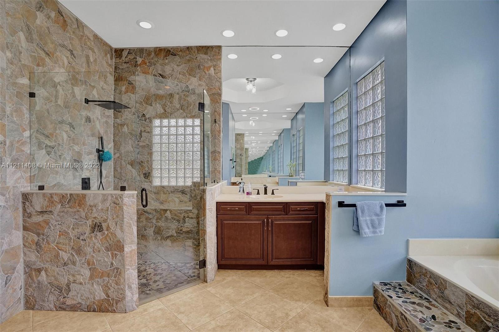 SUNSET LAKES PLAT THREE - Residential Lease