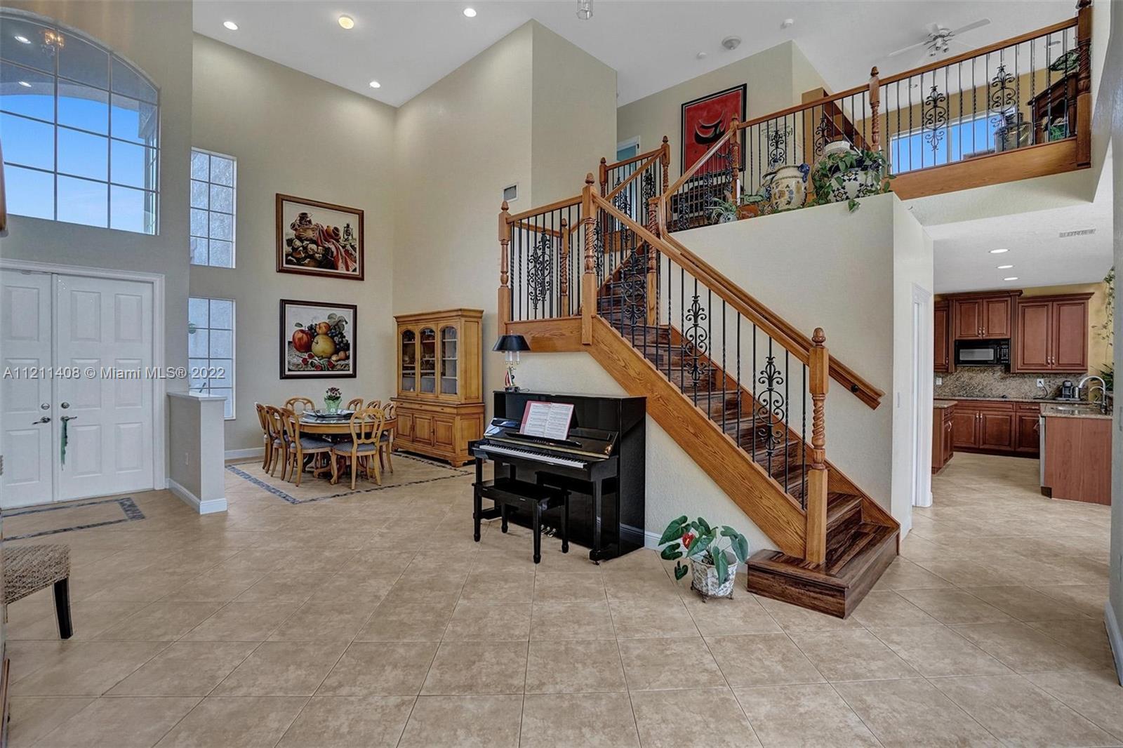 SUNSET LAKES PLAT THREE - Residential Lease