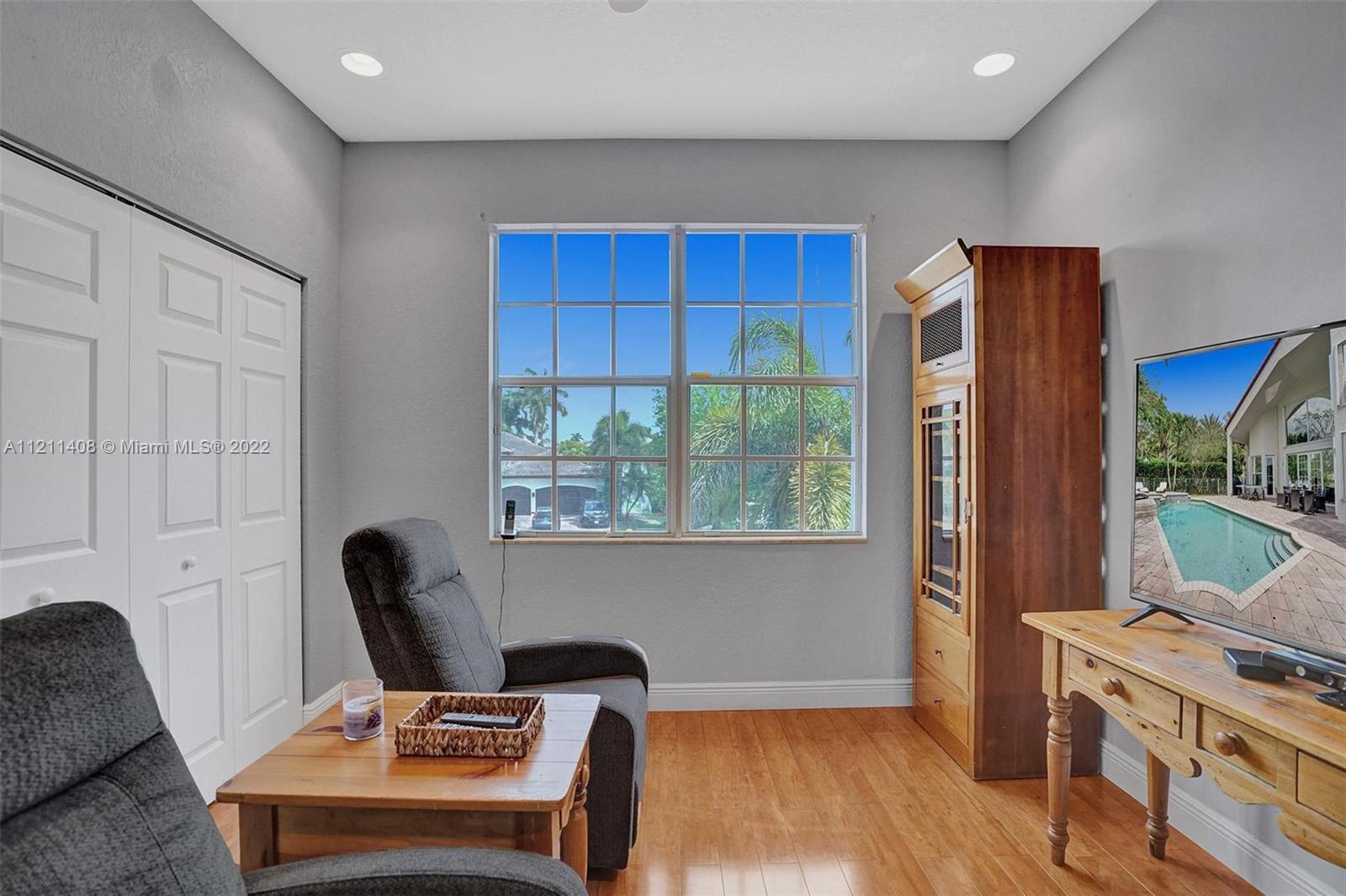 SUNSET LAKES PLAT THREE - Residential Lease