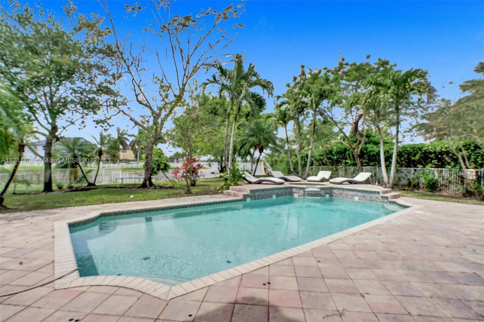 SUNSET LAKES PLAT THREE - Residential Lease