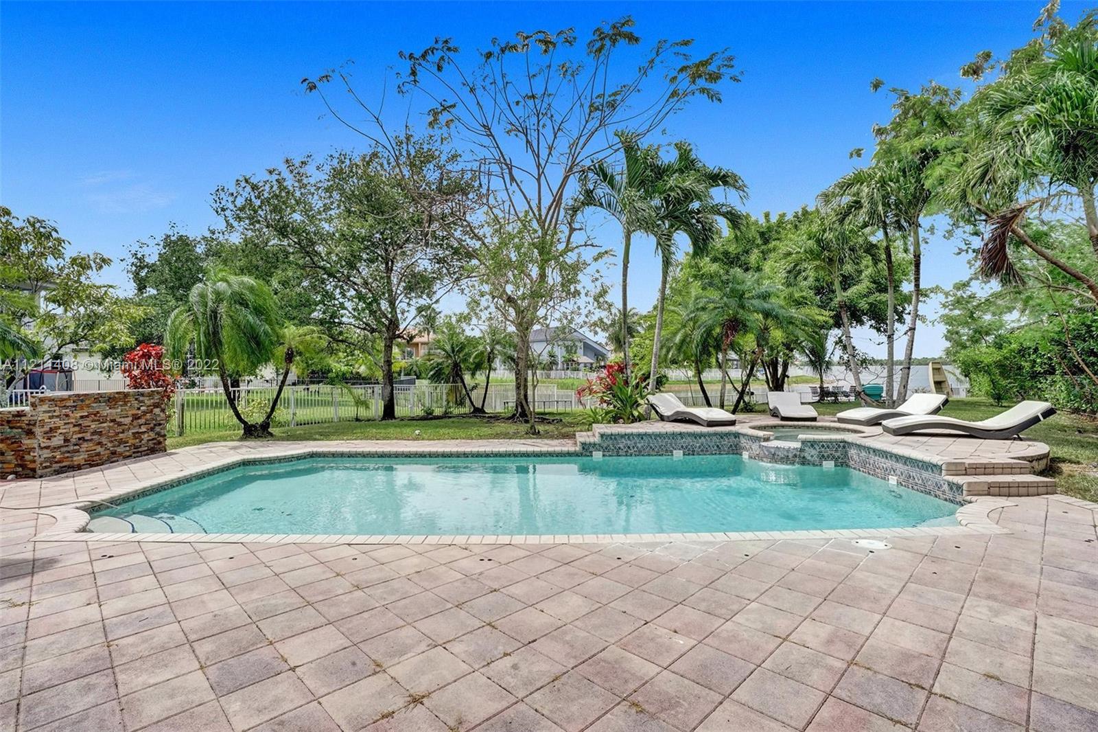 SUNSET LAKES PLAT THREE - Residential Lease