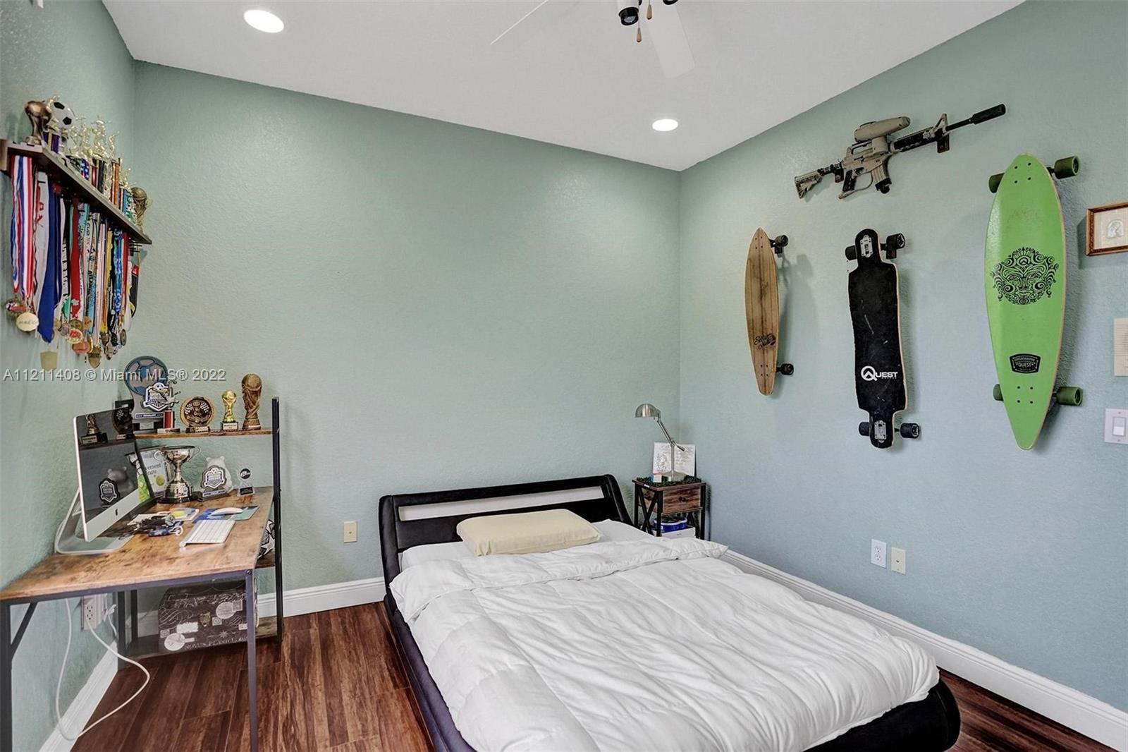 SUNSET LAKES PLAT THREE - Residential Lease