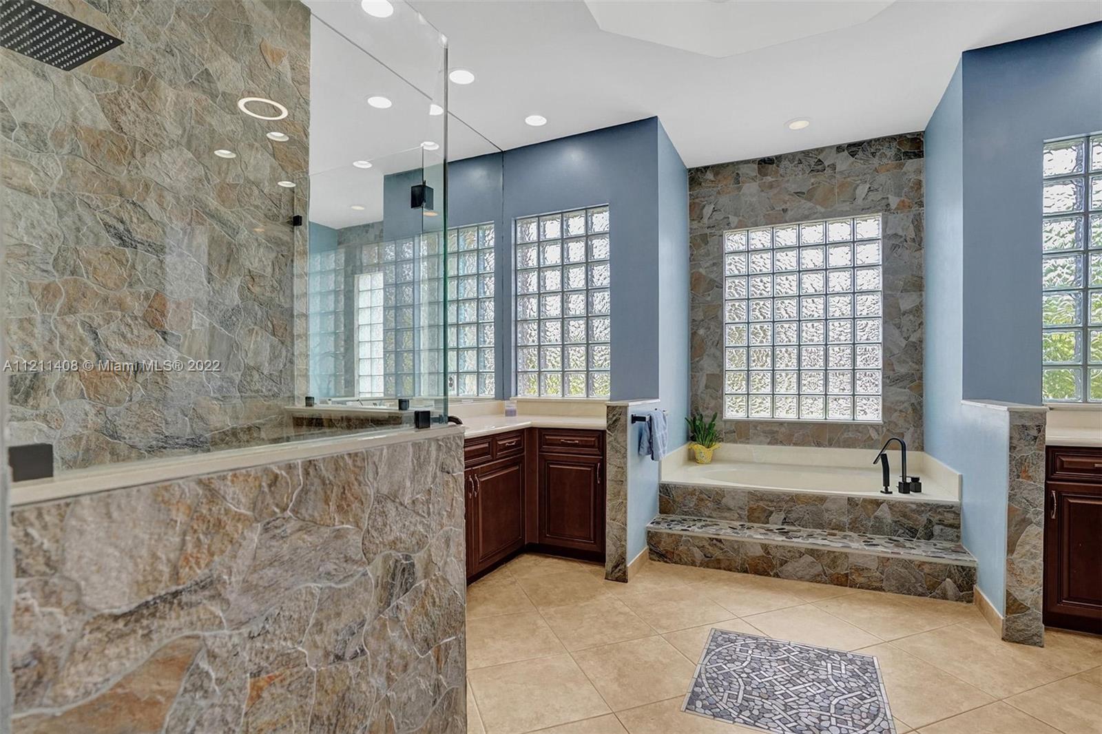 SUNSET LAKES PLAT THREE - Residential Lease