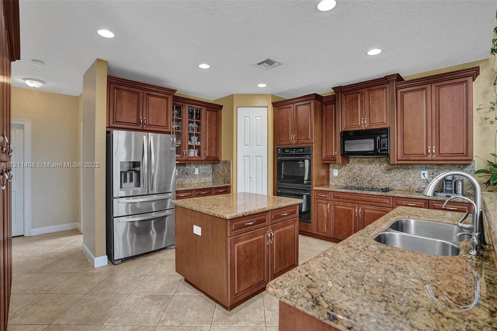 SUNSET LAKES PLAT THREE - Residential Lease