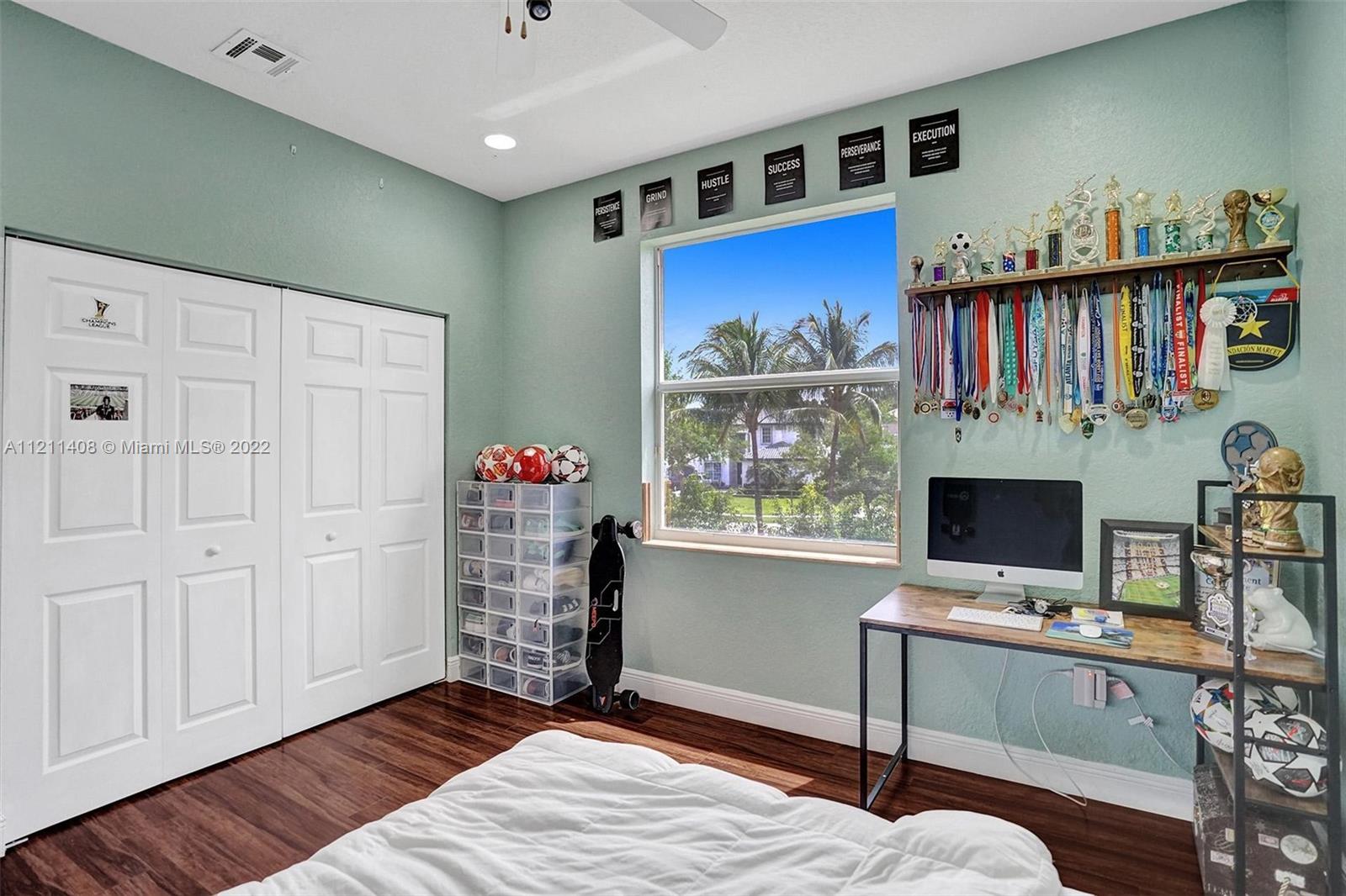 SUNSET LAKES PLAT THREE - Residential Lease