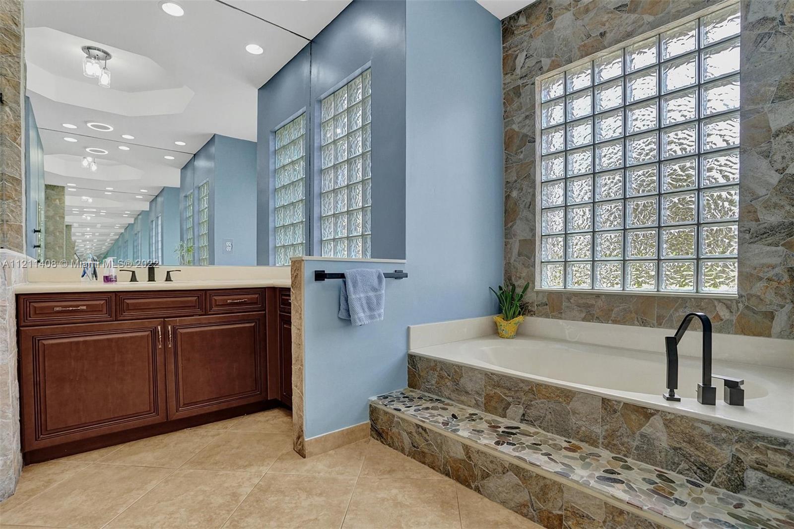 SUNSET LAKES PLAT THREE - Residential Lease