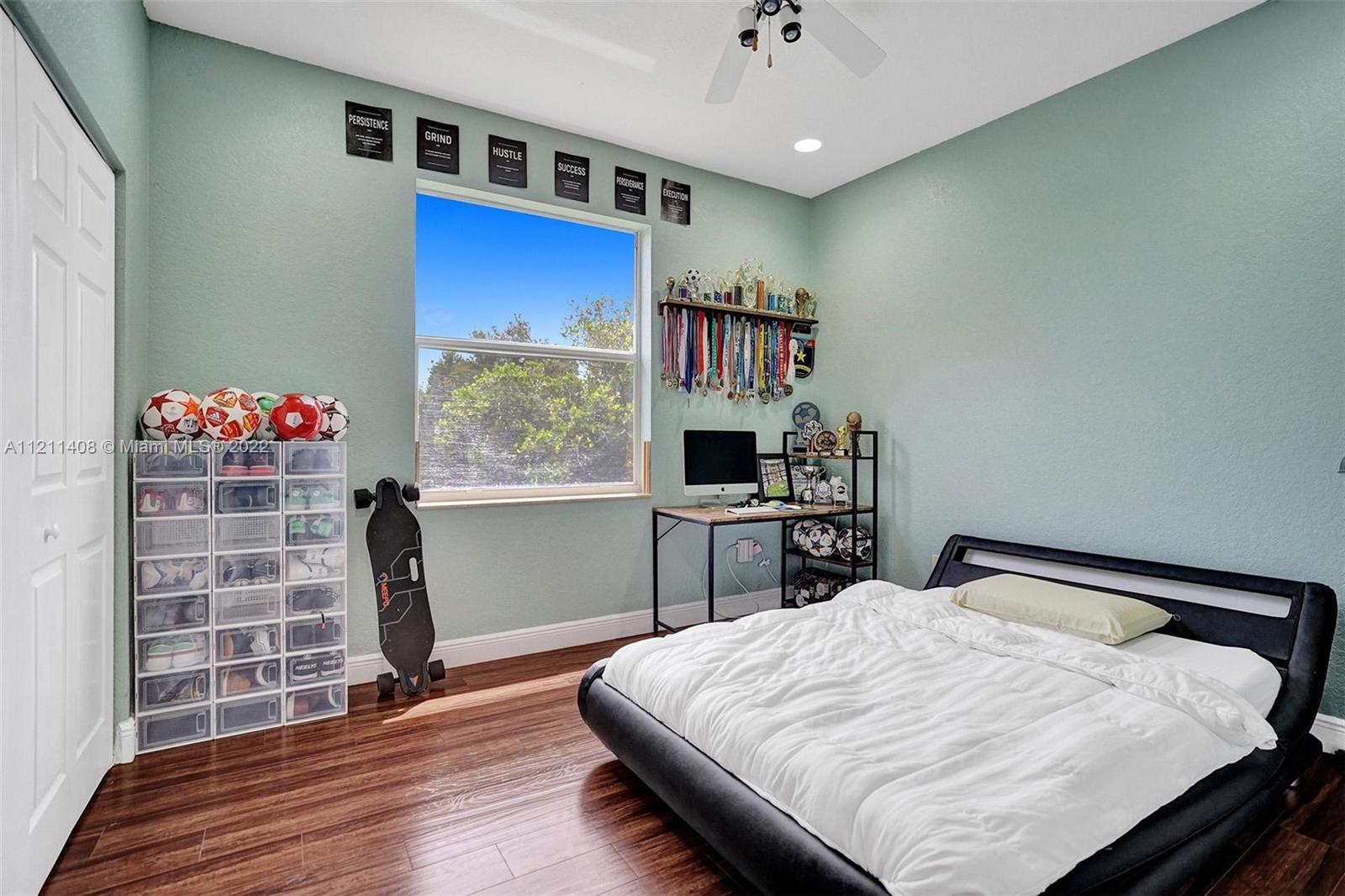 SUNSET LAKES PLAT THREE - Residential Lease